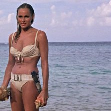 007 Licenza di uccidere, la celebre scena con Ursula Andress in bikini