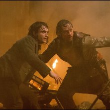 Victor - La storia segreta del Dott. Frankenstein: Daniel Radcliffe e James McAvoy in una scena del film