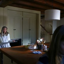The Visit: Deanna Dunagan e Olivia DeJonge in una scena del film