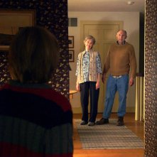 The Visit: Ed Oxenbould (di spalle), Deanna Dunagan e Peter McRobbie in una scena del film