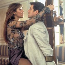 Sophie Marceau e Pierce Brosnan in 007, il mondo non basta