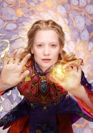 Alice in Wonderland: Through the Looking Glass - Il character poster di Mia Wasikowska