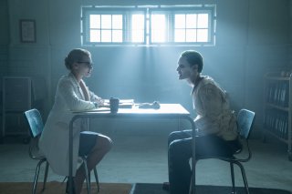 Suicide Squad: Margot Robbie e Jared Leto in una scena del film
