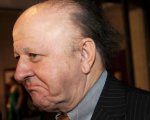 Massimo Boldi perde le staffe e insulta il critico: 'Sei un fallito'
