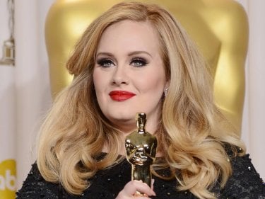 Skyfall: Adele stringe l'Oscar per la sua Bond Song