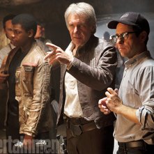 Star Wars: Il Risveglio della Forza - John Boyega, Harrison Ford e J.J. Abrams sul set