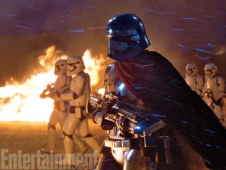 Star Wars: Il Risveglio della Forza - Gwendoline Christie in una scena d'azione