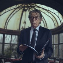 The Last Panthers: l'attore John Hurt in una foto della prima stagione