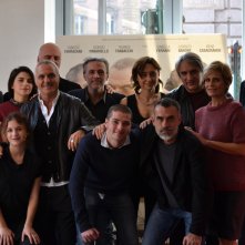Il cast, il regista, i produttori e lo scrittore del libro posano al photocall di Uno per tutti 