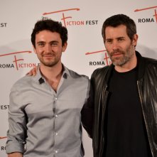 Roma Fiction Fest 2015: George Blagden ed il regista Jalil Lespert al photocall di Versailles
