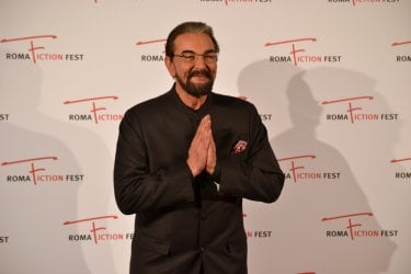 Roma Fiction Fest 2015: Kabir Bedi saluta i fotografi sul red carpet di Sandokan