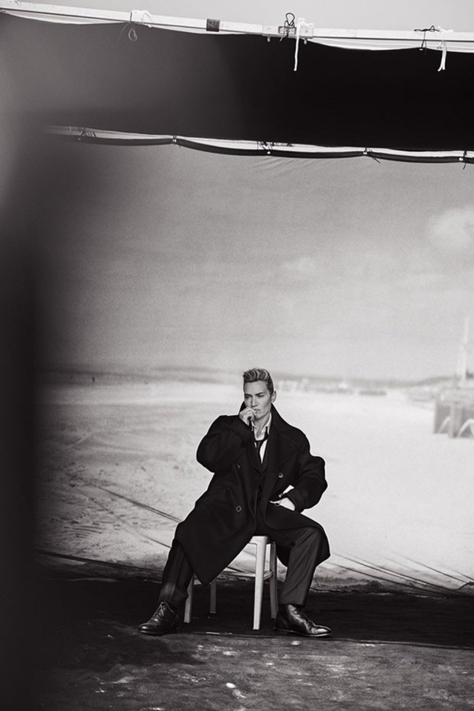Kate Winslet fotografata da Lindbergh vestita da uomo