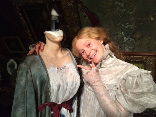 Crimson Peak - Mia Wasikowska sul set