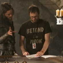 Warcraft: Duncan Jones e Travis Fimmel sul set del film