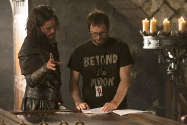 Warcraft: Duncan Jones e Travis Fimmel sul set del film