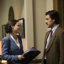 Show Me a Hero: Winona Ryder e Oscar Isaac in una scena della miniserie