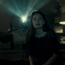 The Man in the High Castle: Alexa Davalos in una scena del pilot