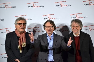 Roma Fiction Fest 2015: Frank Spotnitz, Giancoarlo de Cataldo e Andrea porporati in uno scatto al photocall prima della masterclass