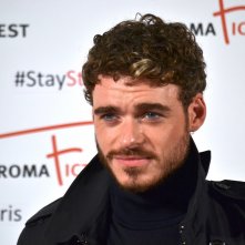Roma Fiction Fest 2015: Richard Madden sorride sul red carpet di Medici: Master of Florence