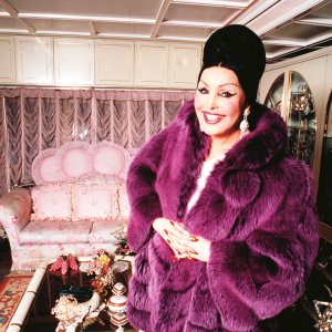 Moira Orfei nella sua roulotte