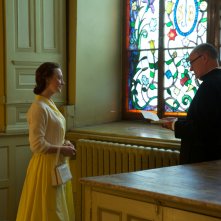 Brooklyn: Saoirse Ronan e Jim Broadbent in una scena del film
