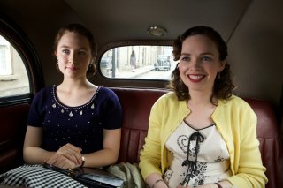 Brooklyn: Saoirse Ronan e Nora-Jane Noone in un'immagine del film