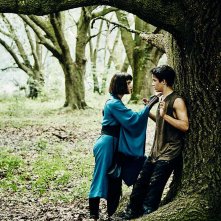 Into the Badlands: Ally Ioannides e Aramis Knight in una foto della prima stagione