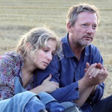 Iona: Michelle Duncan e Douglas Henshall in una scena del film