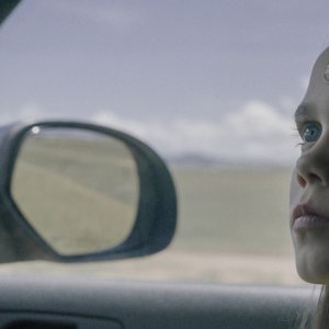 Lamb: Oona Laurence in una scena del film