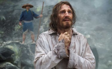 Silence: Liam Neeson durante una drammatica scena