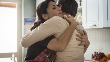 Lo scambio: Barbara Tabita e Filippo Luna (di spalle) in una scena del flim