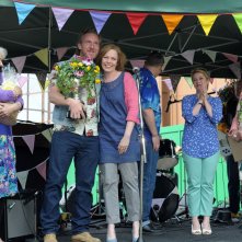 London Road: Olivia Colman in una scena di gruppo del film