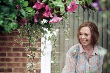 London Road: Olivia Colman in una scena del film