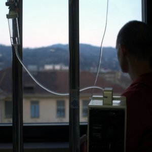 Luce mia: Sabrina Caggiano, in fondo sulla destra, in un'immagine tratta dal documentario