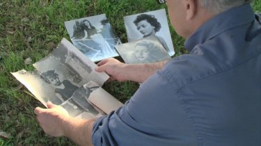 Mia madre fa l'attrice: Mario Balsamo di spalle in un'immagine del documentario da lui diretto