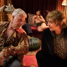 Moonwalkers: Ron Perlman e Rupert Grint in una scena del film