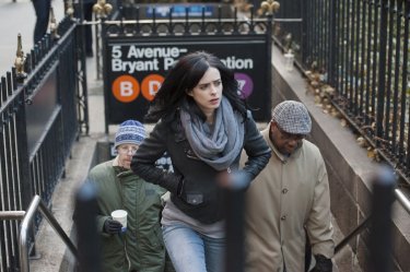 Jessica Jones: Krysten Ritter in una foto della prima stagione