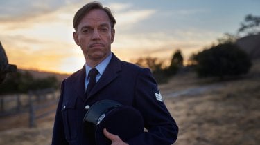 The Dressmaker: Hugo Weaving in una scena del film