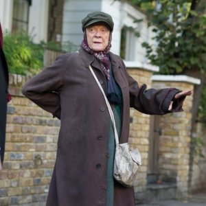 The Lady in the Van: Maggie Smith in una scena del film