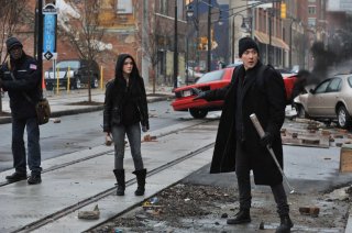 Cell: John Cusack, Samuel L. Jackson e Isabelle Fuhrman in una scena del film