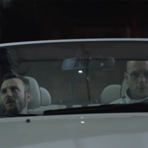 All Night Long: Clementino e un altro attore in una scena del film