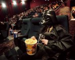 Star Wars-mania: due fan acquistano i biglietti di tutta una sala!