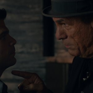 Club Life: Jerry Ferrara e Robert Davi in una scena del film