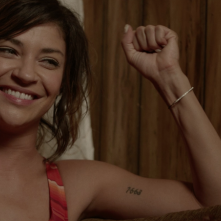 Club Life: Jessica Szohr e Jerry Ferrara in una scena del film