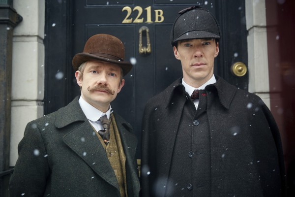 Sherlock: Martin Freeman e Benedict Cumberbatc in un'immagine promozionale dello speciale The Abominable Bride