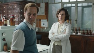 Chiamatemi Francesco - Il Papa della gente: Rodrigo de la Serna e Mercedes Morán in una scena del film