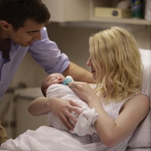 Franny: Dakota Fanning e Theo James in una scena del film