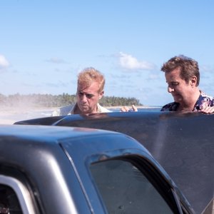 Vacanze ai Caraibi: Christian De Sica e Massimo Ghini in una scena del film