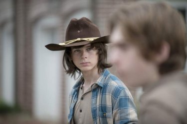 The Walking Dead: Carl (Chandler Riggs) in una foto della puntata L'inizio e la fine