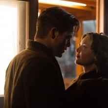 The Finest Hours: Chris Pine e Holly Grainger in una scena del film